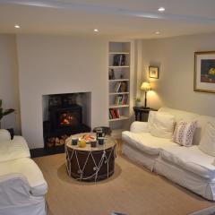 West Pallant Georgian Townhouse in City Centre with Courtyards, BBQ & Log Burners - Dogs Welcome! Chichester Holiday Properties