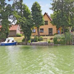 Nice Apartment In Feldberger Seenlandsch With Lake View