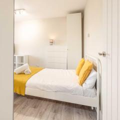 Cosy Heathrow Apartment - Free Parking