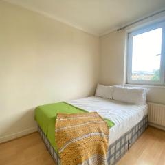Modern Room for Rent in Vibrant E14: Your Urban Sanctuary Awaits!