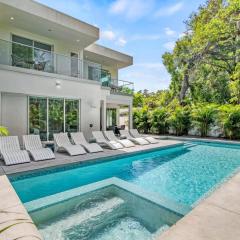 Tamiami Vice - Luxury Siesta Key Home with Heated Pool & Prime Location – Book Your Escape Today!