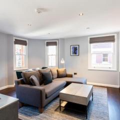 Stunning Soho Flat, next to Theatres & China Town!