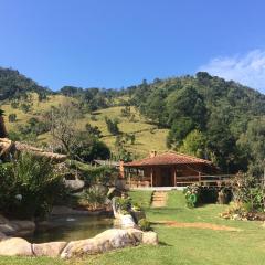 Sitio com piscina natural e cascata, com linda vista em Lumiar.