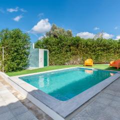 Sunny & Calm 4 BDR House W/ Pool by Lovelystay
