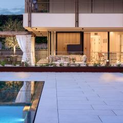 SalvatoreHomes - Pure Luxury in the Centre of Bardolino with Pool & Private Jacuzzi - Casa Olivia - a 5 Star Luxury Collection at Lake Garda