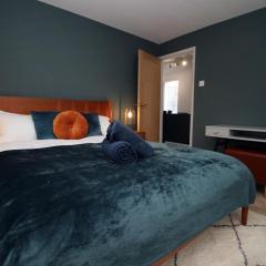 Peaceful 3BR Bath Home, Sleeps 6, Driveway Parking, Families and Contractors Stay