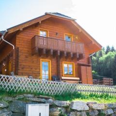 Schönes Ferienhaus in Sankt Margarethen Im Lungau mit Kleinem Garten und Bergblick