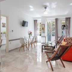 Psiri gem from In Vivo Apartments- Spacious 1st floor Apartment with Balcony in Athens' historic center