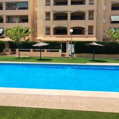 3 bed ground first floor apartment. Close to beach