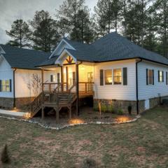 Amazing Grace Brand new listing Peaceful wooded views comforts of home and modern interiors
