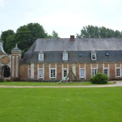 Holiday home in a historic building near Montreuil