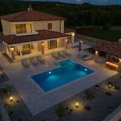 Beautiful Villa Vita Maris with heated pool