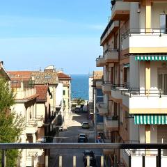 P027 - Porto Recanati, trilocale in centro vista mare