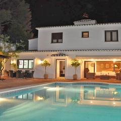 1102 Villa with pool ,lounge, BBQ ,direkt in Marbella