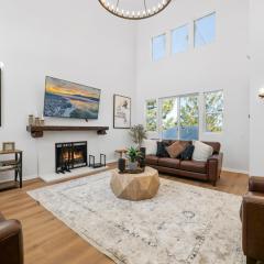 The Bear House - Spacious custom built home offers views! Game Room!