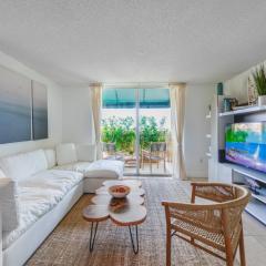Lux Condo at Yacht Club 10 min from Beach