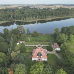 Herrenhaus am See