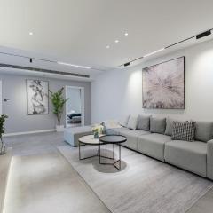 Modern Light Luxurious Three-bedroom Apartment Lazy Afternoon Cozy Sun from Zhongshan Park Metro Station 200m