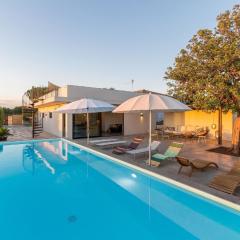 Demetra, moderne Villa mit Pool und Meerblick