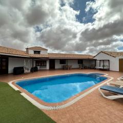 Villa with pool in the centre of Fuerteventura