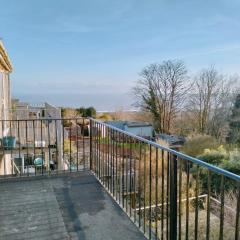 3-Bedroom house with Sea view balcony