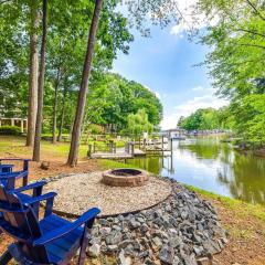 Serene 4-Bed Lakefront Home, Perfect for Groups