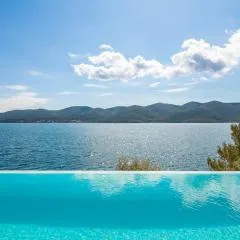Villa Maris, 10m from beach, infinity pool