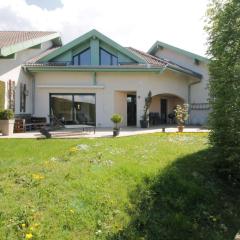 Pretty terraced house with garden level and garage