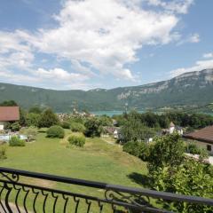 Beautiful villa on the slopes of Lake Aiguebelette!
