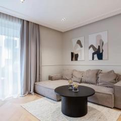 Spacious luxury apt with terrace old town/paupys