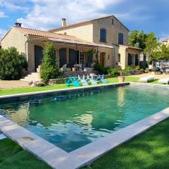 Villa de 3 chambres avec piscine privee jardin clos et wifi a Aubignan