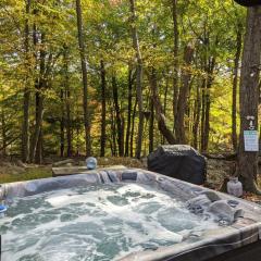 Harmony Cottage by AvantStay Lake Access Hot Tub Fire Pit Game Room