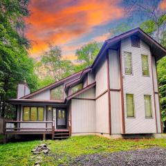 Mountain Memories by AvantStay Hot Tub Enclosed Deck Large Yard w Fire Pit