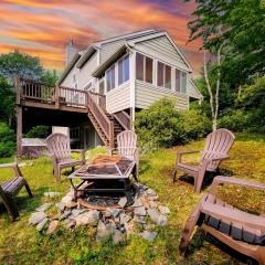 The Nest at Pinecrest by AvantStay Hot Tub Spacious Deck Game Room Fire Pit