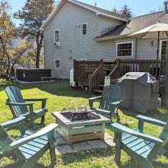 The Emerald Repose by AvantStay Hot Tub Views Firepit