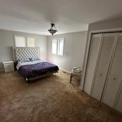 Beautiful Private Room Near Restaurants Shopping and Transit 1