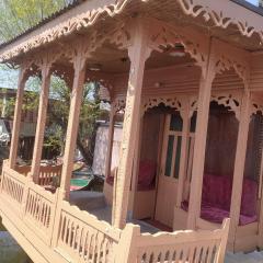 Young Lake Palace Group Of Houseboats