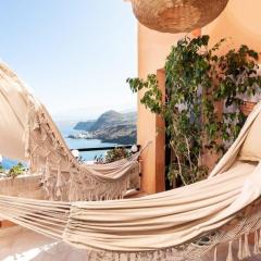 Helle und modern eingerichtete Ferienwohnung mit zwei Balkonen mit Meerblick sowie mit Gemeinschaftspool