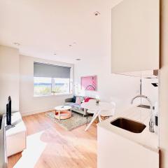 LUXX Apartment & Suites, London Heathrow Airport, Terminal 4, Piccadilly underground Train station nearby!