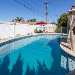 Private Room with Laundry and Pool access