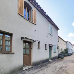 Lovely Home In Stlaurent-De-La-Cabr