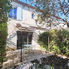 Cozy Home In Saint-Laurent-De-La-Ca With Wifi