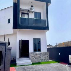 Luxury House In Lekki Lagos