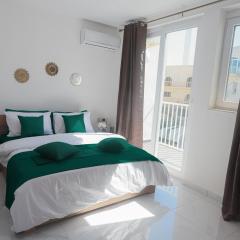 Luxury Bedroom with Private Bathroom and Balcony Best Area St Julians - 3 mins Seafront