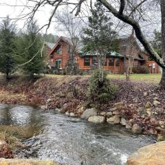 Deluxe Parkland Cabin - Pet and Motorcycle Friendly Home