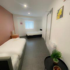 Lucy Street - Luxury En-suite Rooms - Perfect for Long Stays