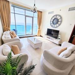 4 Bedrooms apartment with pool and beach access