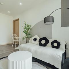 Nấp Homestay 1 - Unique Apartment 2 Beds have gym, pool free