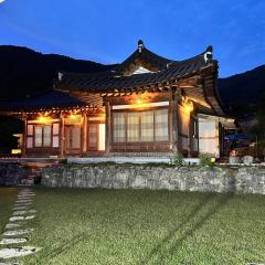 Wanju Hanok Pension Hyurim
