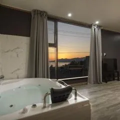 남해 벚꽃길지나서 펜션